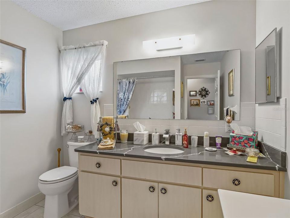 待售: $400,000 (3 贝兹, 2 浴室, 2349 平方英尺)