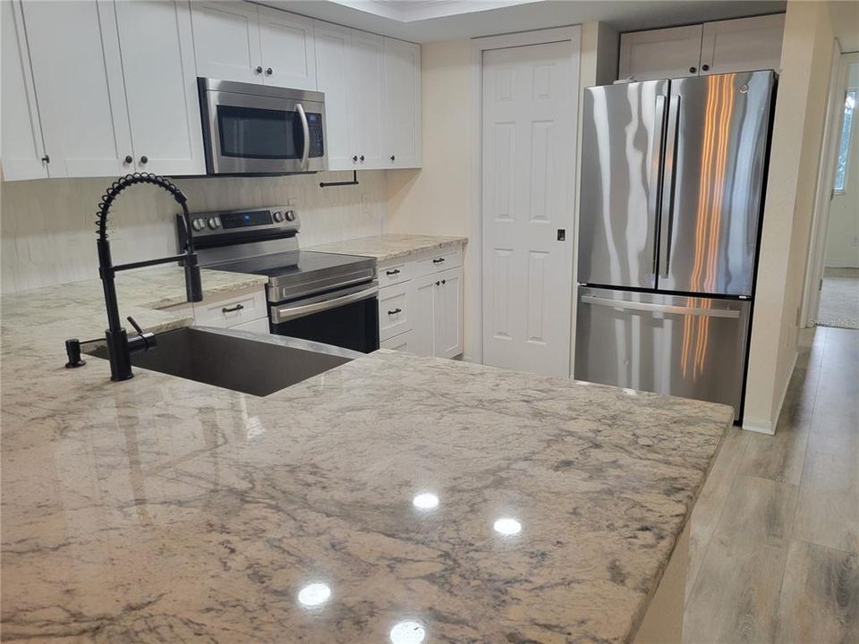 出租: $3,600 (3 贝兹, 4 浴室, 2174 平方英尺)