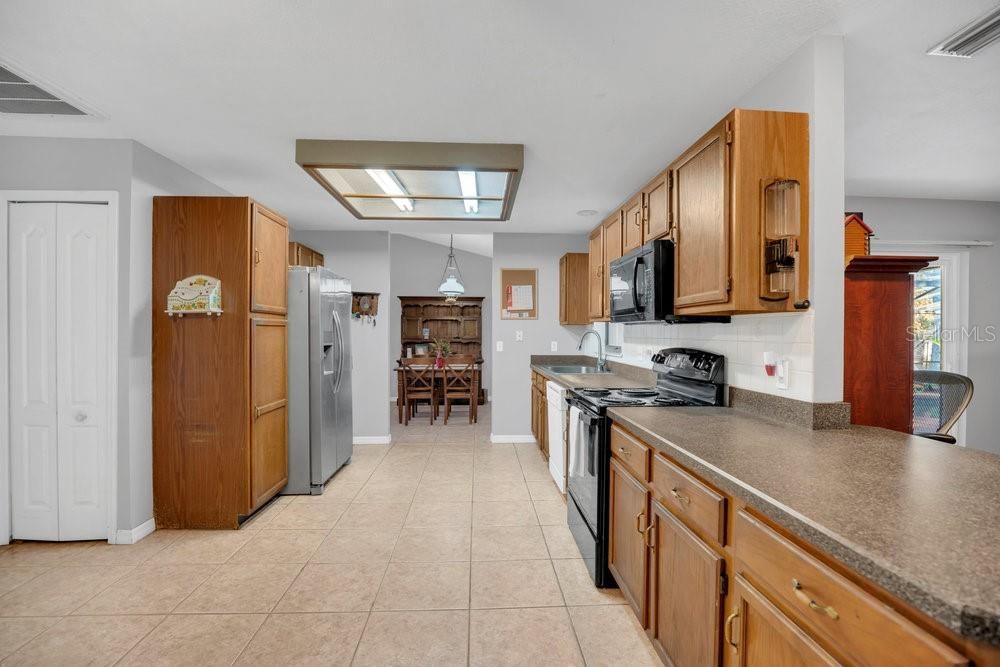 For Sale: $419,900 (3 beds, 2 baths, 1940 Square Feet)