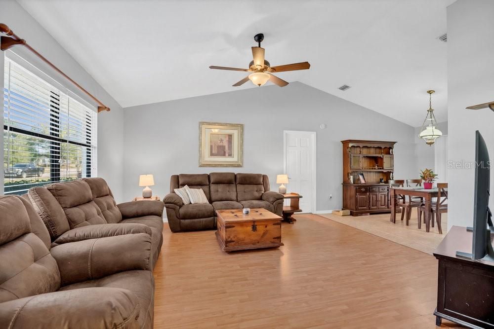 For Sale: $419,900 (3 beds, 2 baths, 1940 Square Feet)