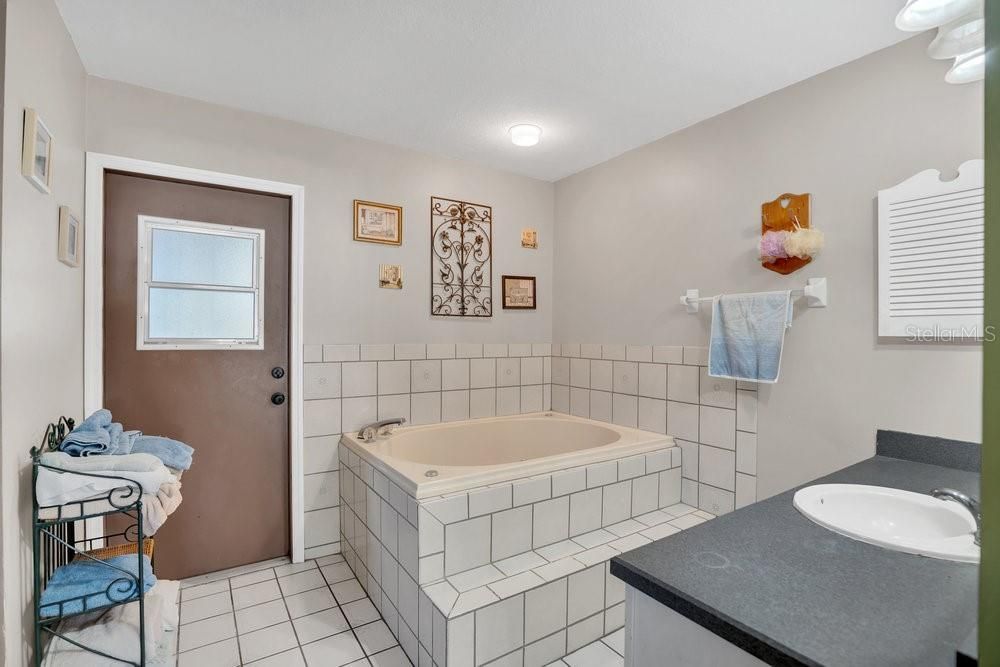 For Sale: $419,900 (3 beds, 2 baths, 1940 Square Feet)