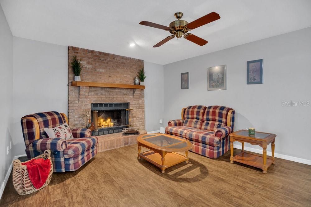 For Sale: $419,900 (3 beds, 2 baths, 1940 Square Feet)