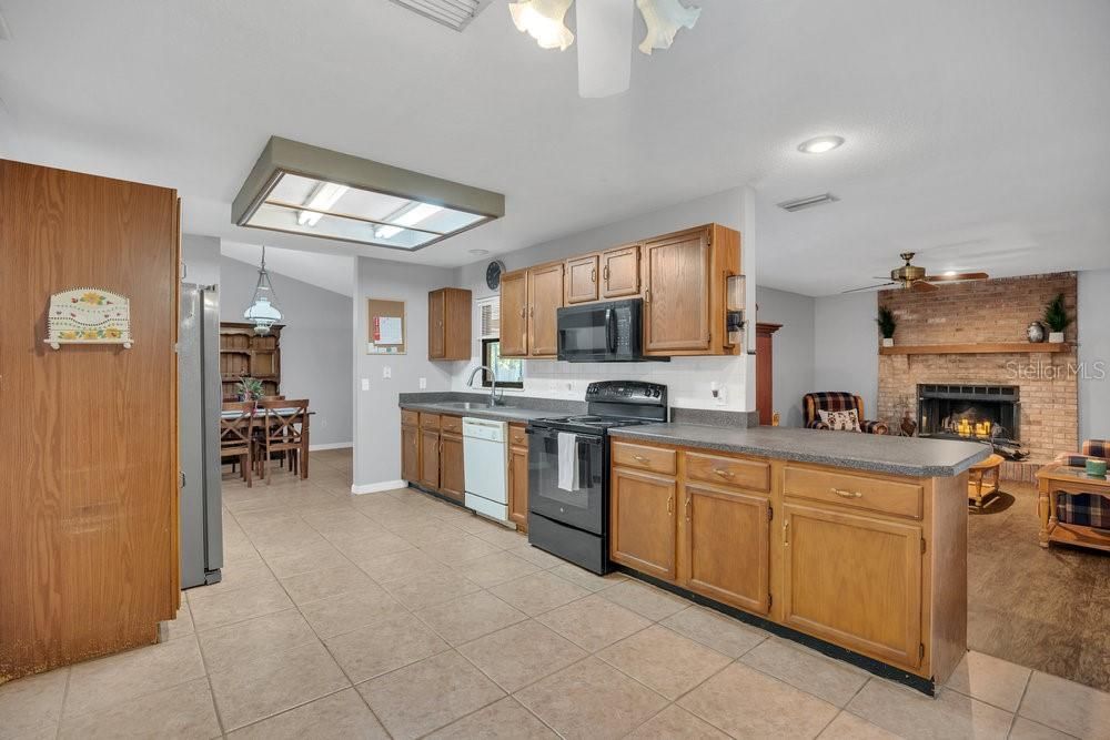 For Sale: $419,900 (3 beds, 2 baths, 1940 Square Feet)