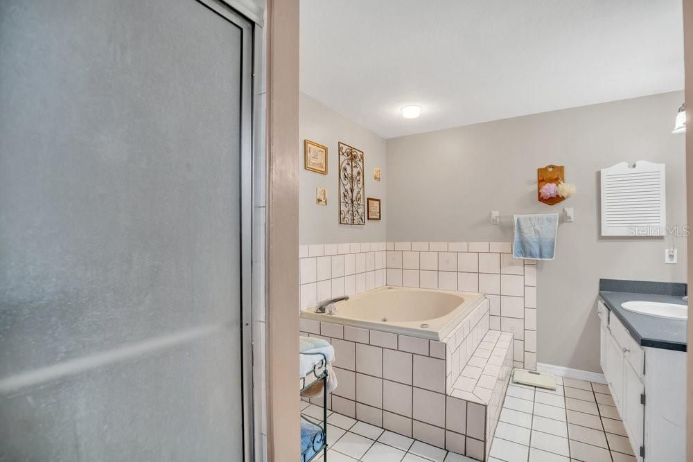 For Sale: $419,900 (3 beds, 2 baths, 1940 Square Feet)