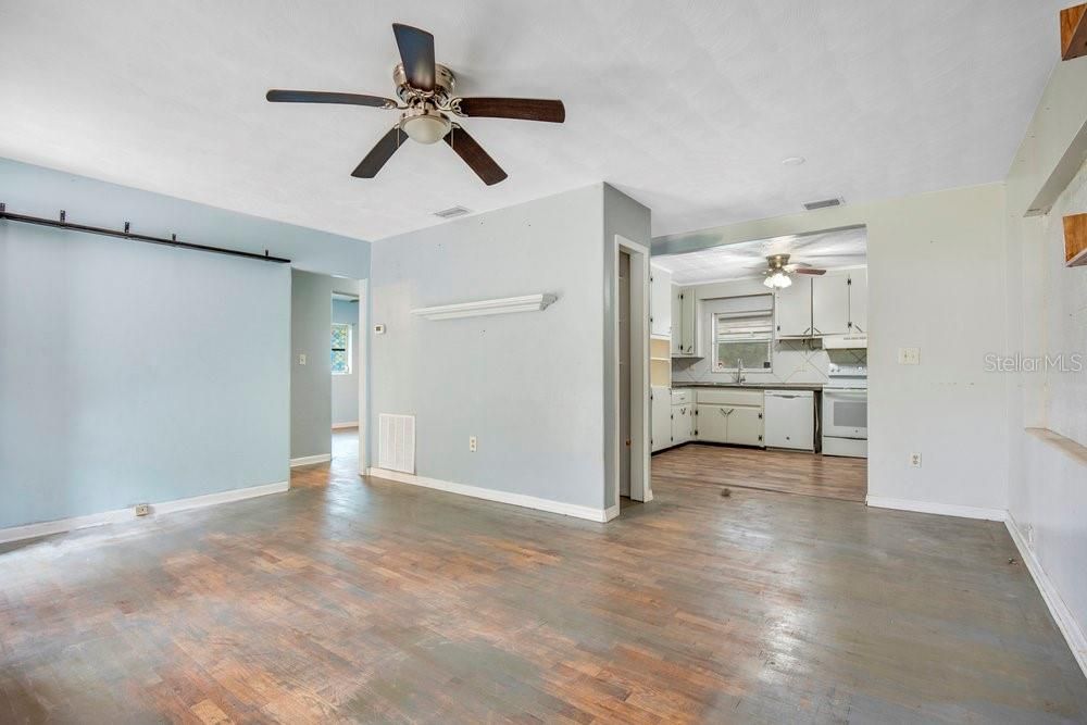 En Venta: $275,900 (3 camas, 1 baños, 1129 Pies cuadrados)