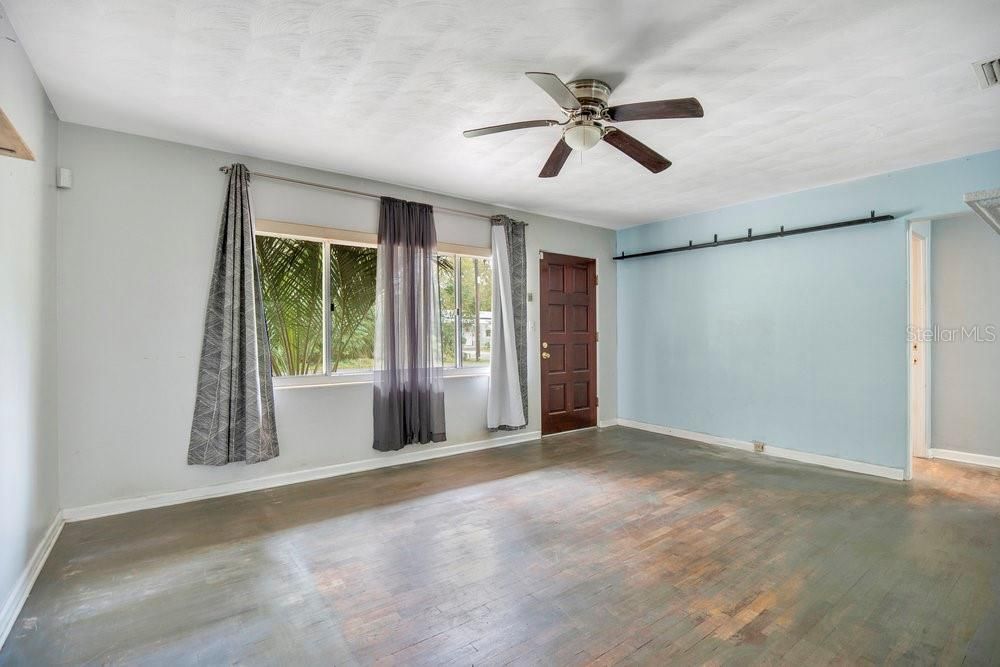 En Venta: $275,900 (3 camas, 1 baños, 1129 Pies cuadrados)