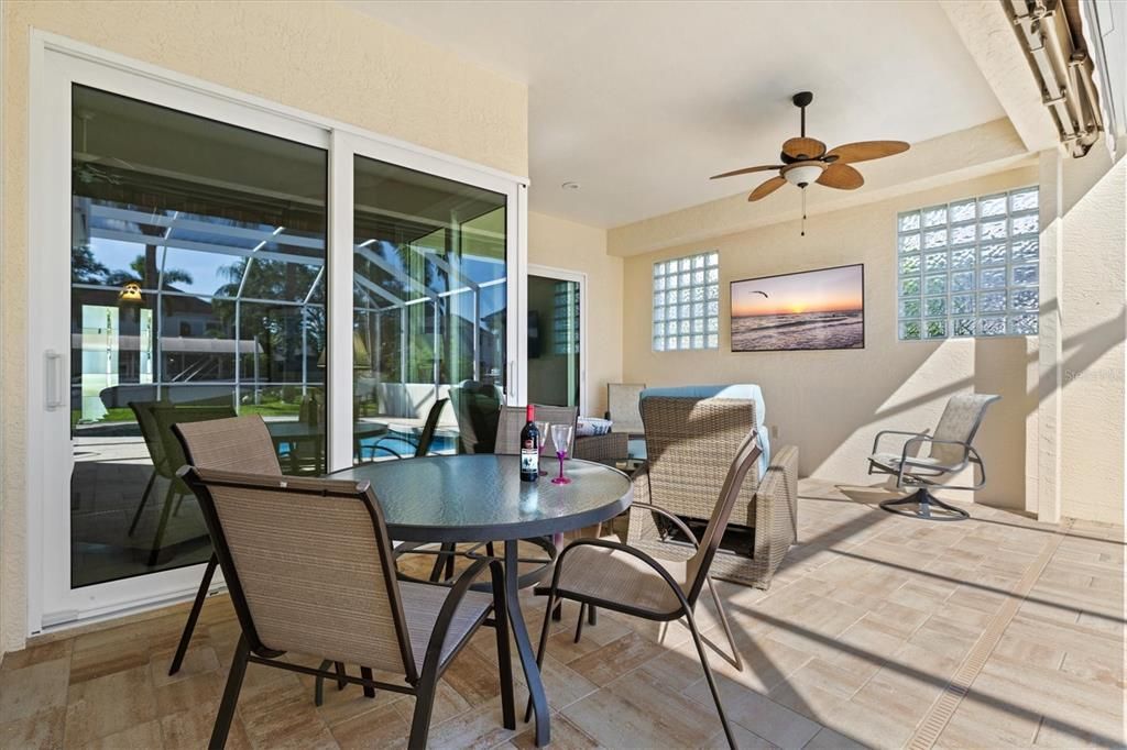 На продажу: $962,000 (3 спален, 2 ванн, 2055 Квадратных фут)