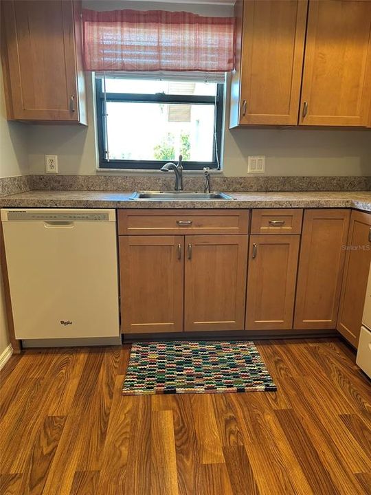 待售: $189,000 (2 贝兹, 2 浴室, 1194 平方英尺)