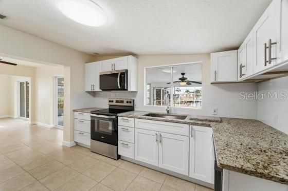 For Sale: $379,900 (3 beds, 2 baths, 1048 Square Feet)
