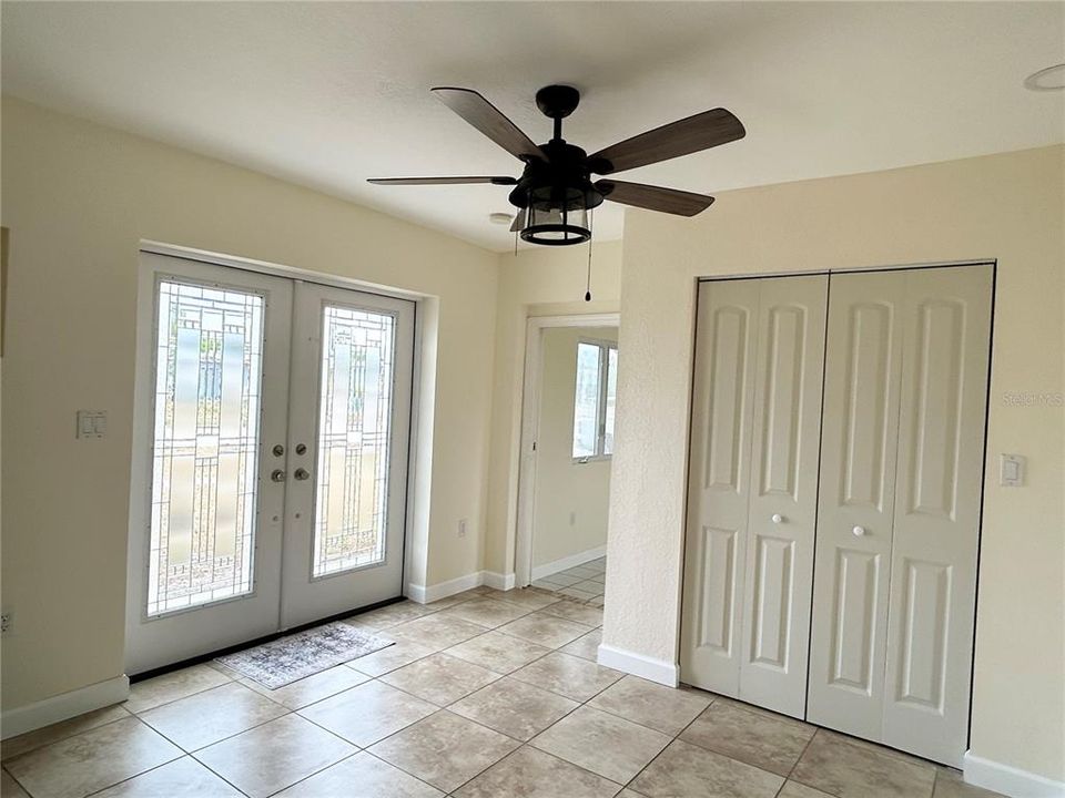 For Sale: $379,900 (3 beds, 2 baths, 1048 Square Feet)