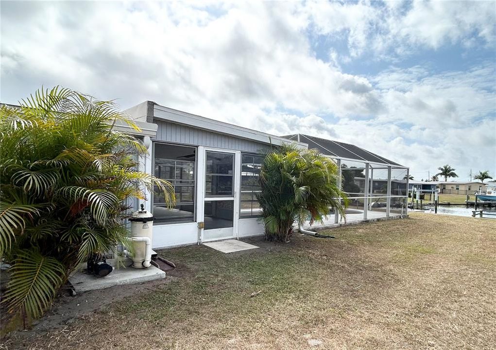 For Sale: $379,900 (3 beds, 2 baths, 1048 Square Feet)