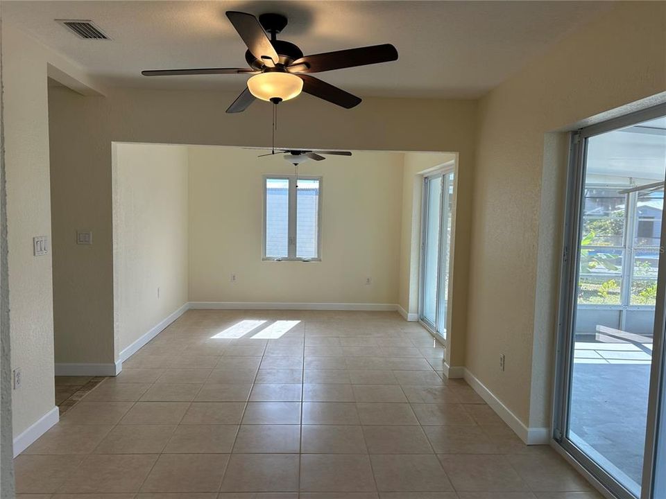 For Sale: $379,900 (3 beds, 2 baths, 1048 Square Feet)