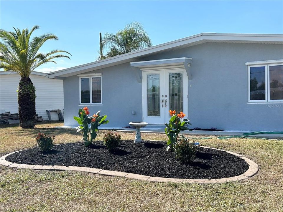 For Sale: $379,900 (3 beds, 2 baths, 1048 Square Feet)