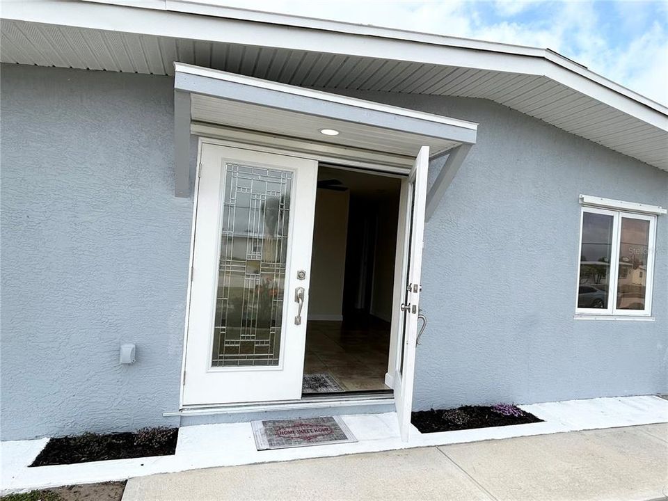 For Sale: $379,900 (3 beds, 2 baths, 1048 Square Feet)