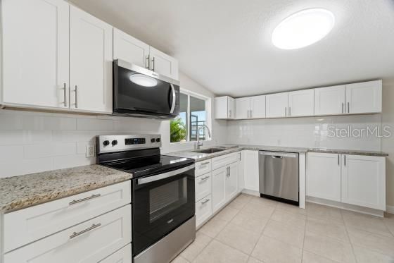 For Sale: $379,900 (3 beds, 2 baths, 1048 Square Feet)