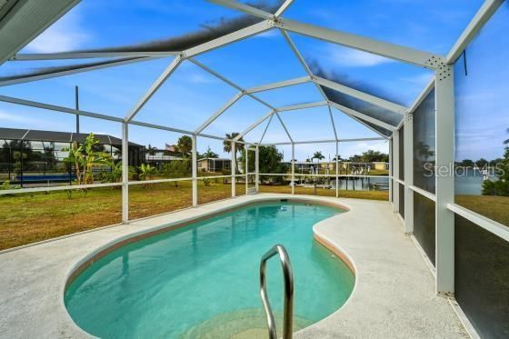 For Sale: $379,900 (3 beds, 2 baths, 1048 Square Feet)