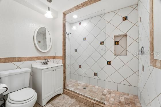 For Sale: $379,900 (3 beds, 2 baths, 1048 Square Feet)