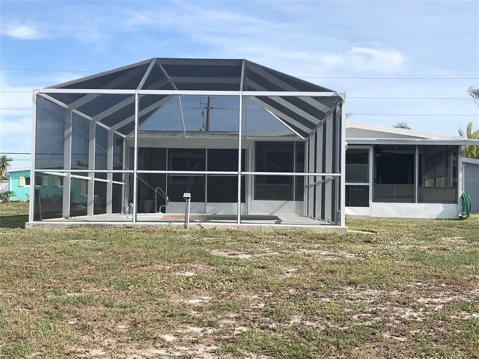 For Sale: $379,900 (3 beds, 2 baths, 1048 Square Feet)