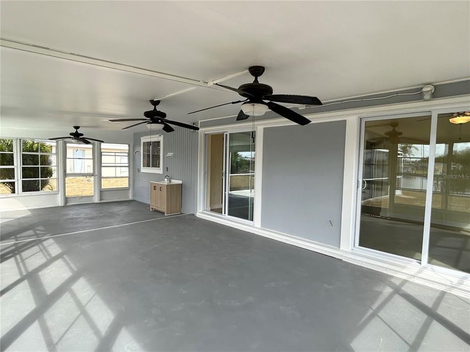 For Sale: $379,900 (3 beds, 2 baths, 1048 Square Feet)