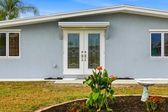 For Sale: $379,900 (3 beds, 2 baths, 1048 Square Feet)