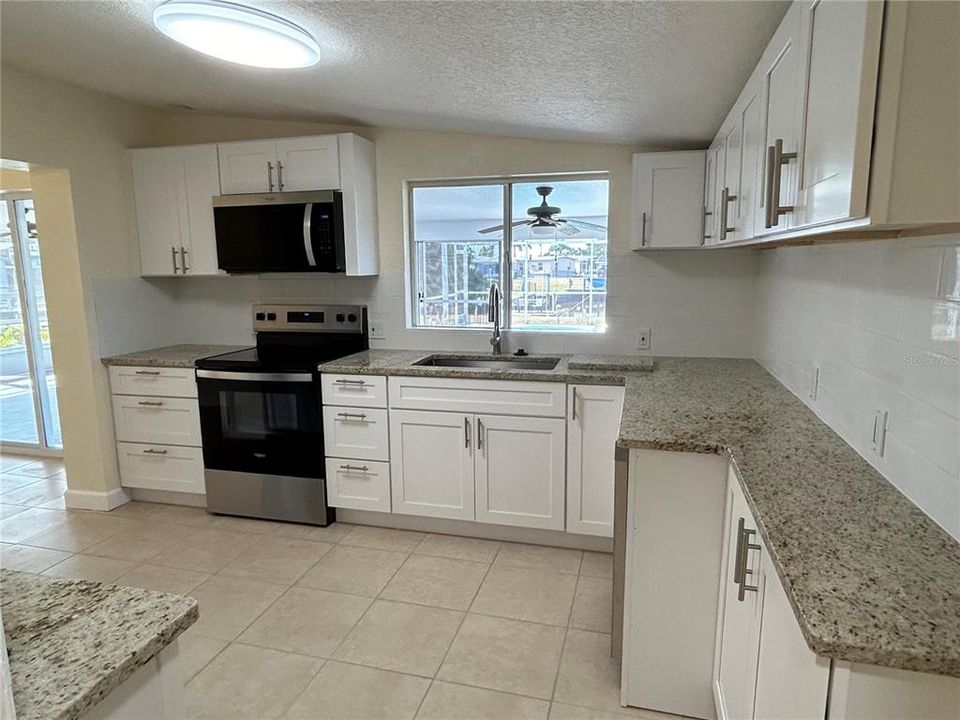 For Sale: $379,900 (3 beds, 2 baths, 1048 Square Feet)