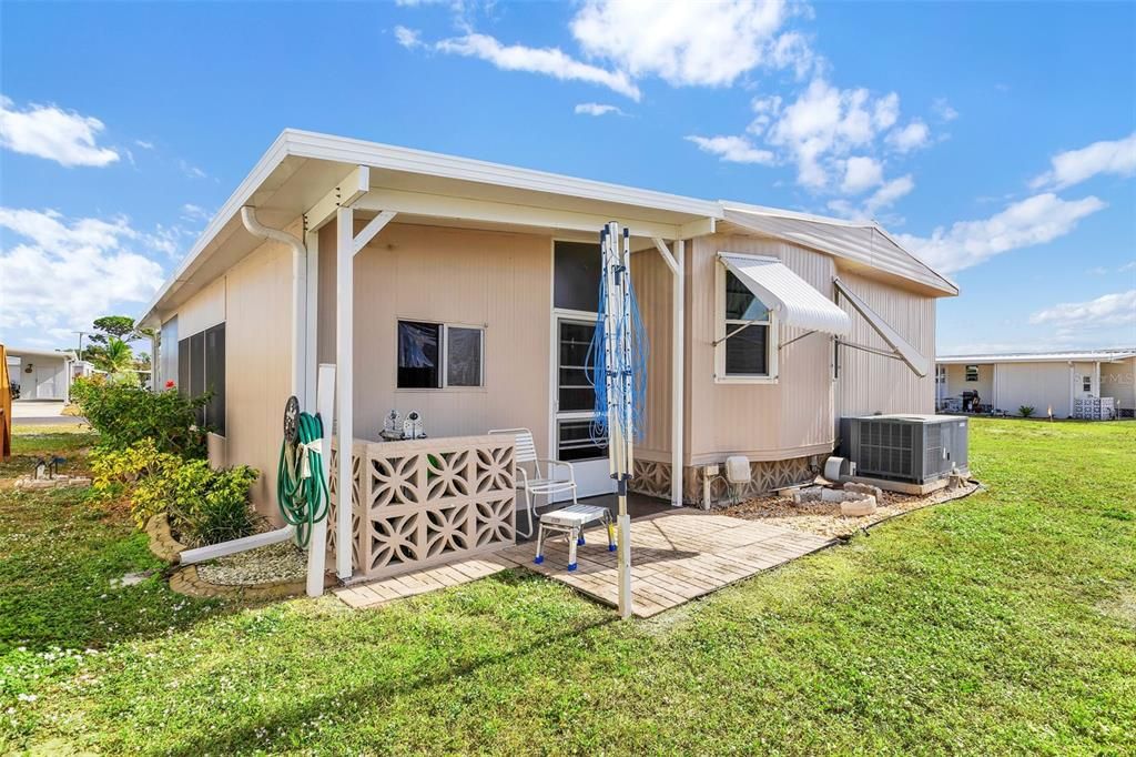 На продажу: $129,000 (2 спален, 2 ванн, 1100 Квадратных фут)