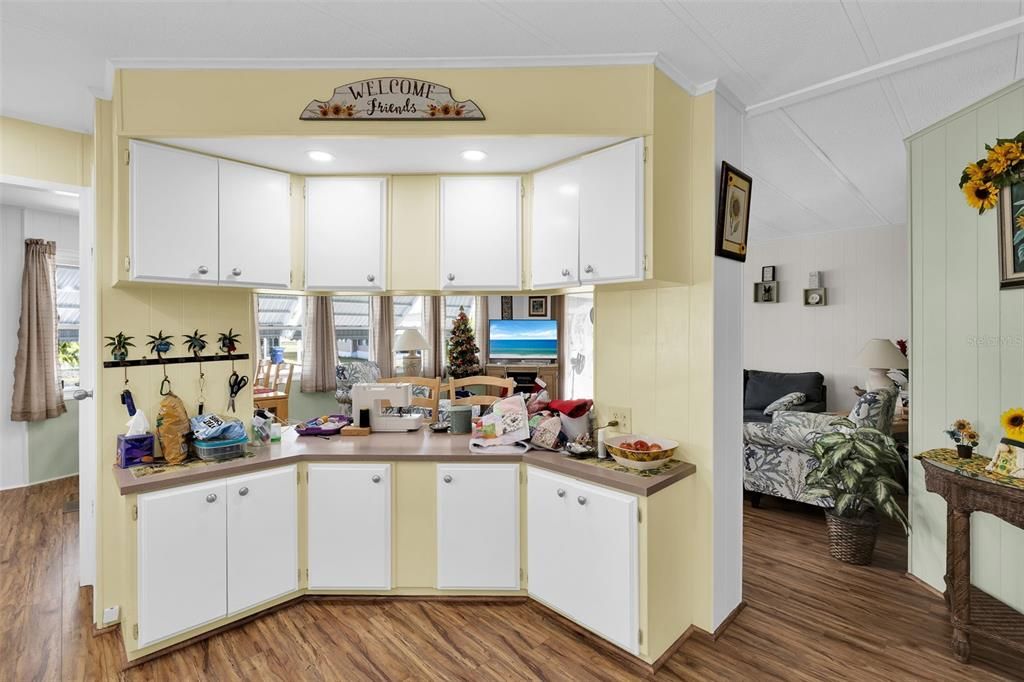 На продажу: $129,000 (2 спален, 2 ванн, 1100 Квадратных фут)