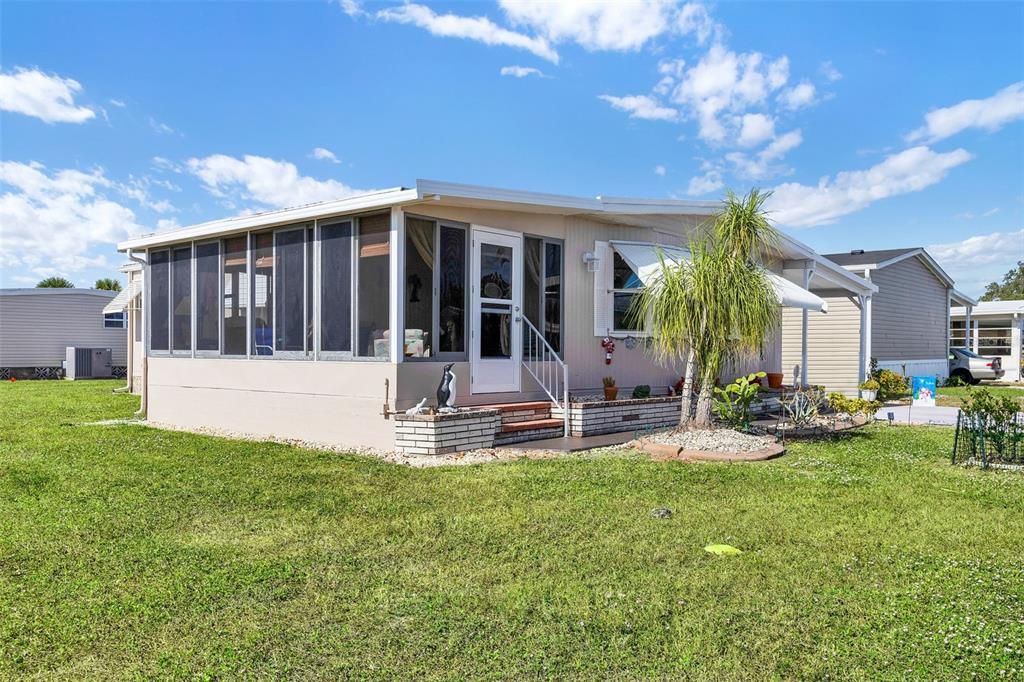 На продажу: $129,000 (2 спален, 2 ванн, 1100 Квадратных фут)