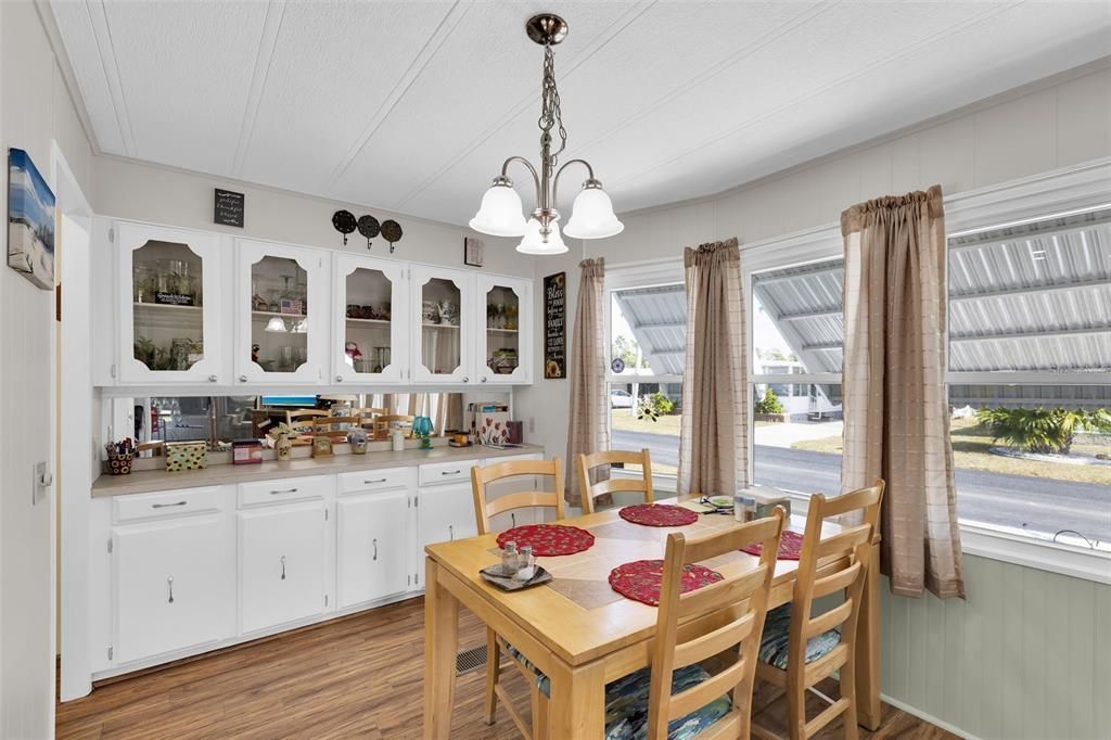 На продажу: $129,000 (2 спален, 2 ванн, 1100 Квадратных фут)