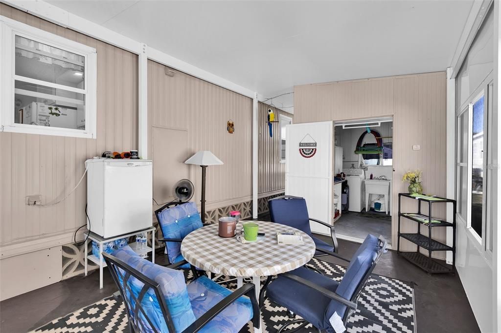 На продажу: $129,000 (2 спален, 2 ванн, 1100 Квадратных фут)