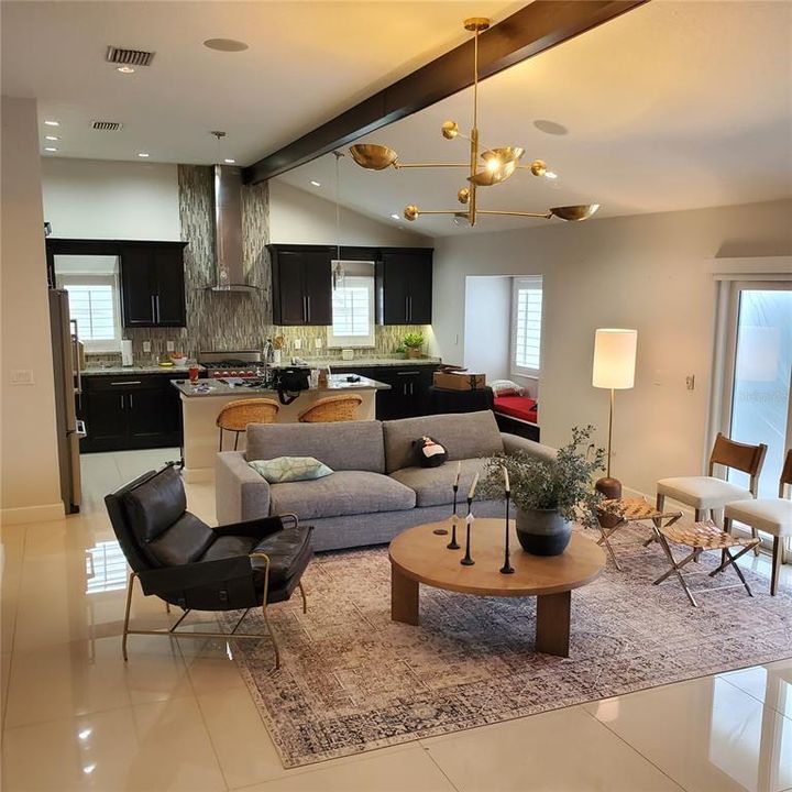 出租: $7,000 (4 贝兹, 3 浴室, 2310 平方英尺)