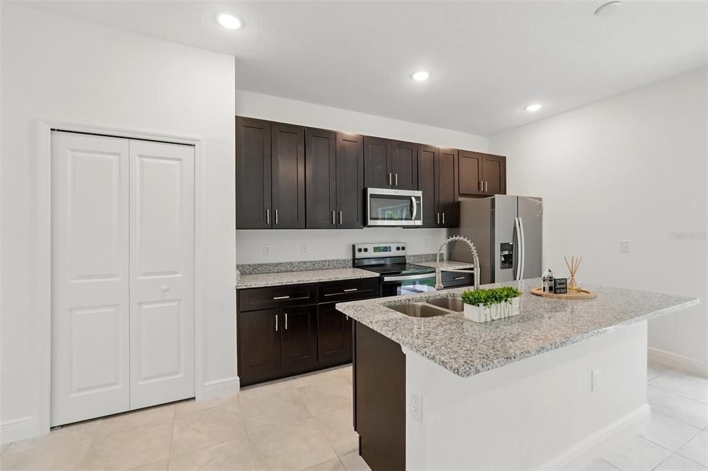 For Sale: $259,000 (4 beds, 2 baths, 1580 Square Feet)