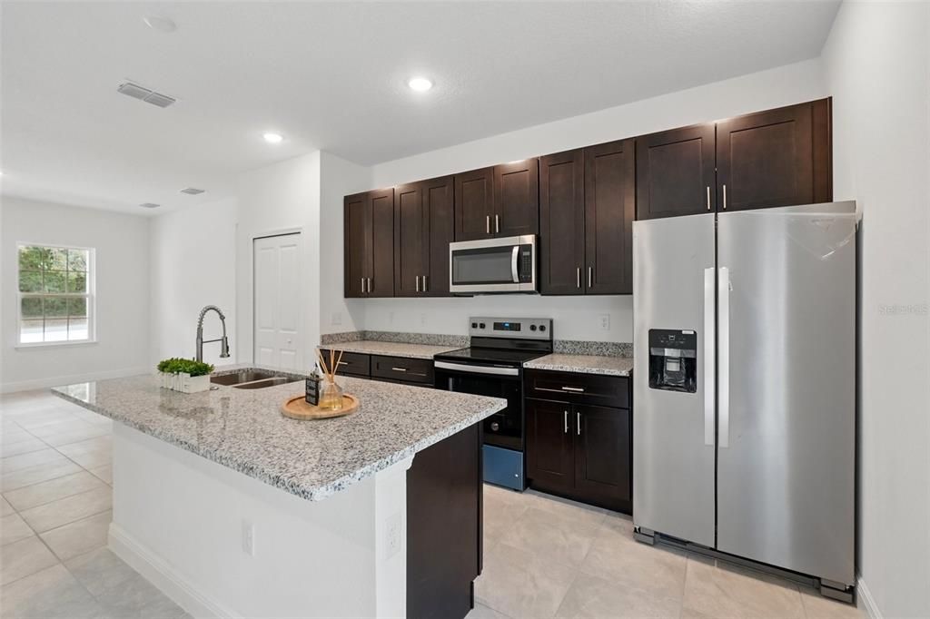 For Sale: $259,000 (4 beds, 2 baths, 1580 Square Feet)