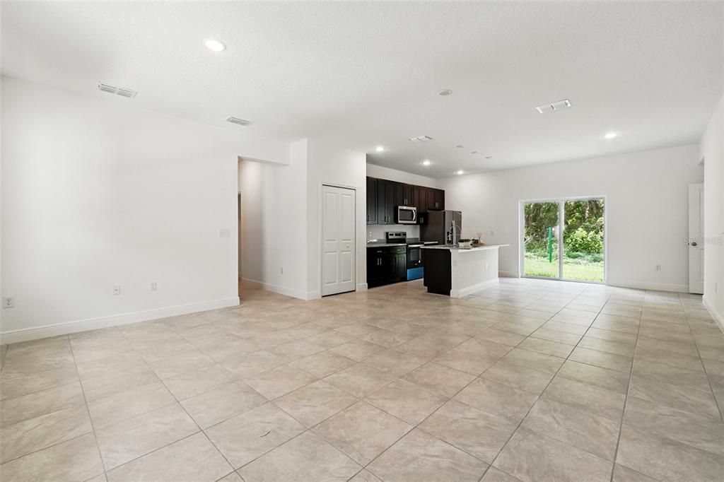 For Sale: $259,000 (4 beds, 2 baths, 1580 Square Feet)