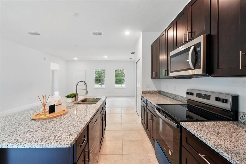 For Sale: $259,000 (4 beds, 2 baths, 1580 Square Feet)