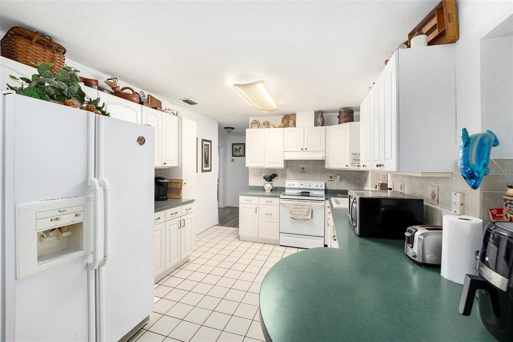 For Sale: $410,000 (3 beds, 2 baths, 1696 Square Feet)