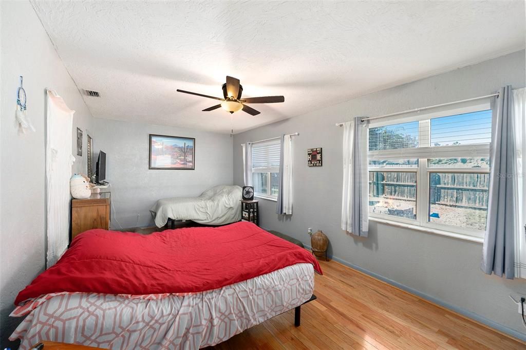 For Sale: $410,000 (3 beds, 2 baths, 1696 Square Feet)