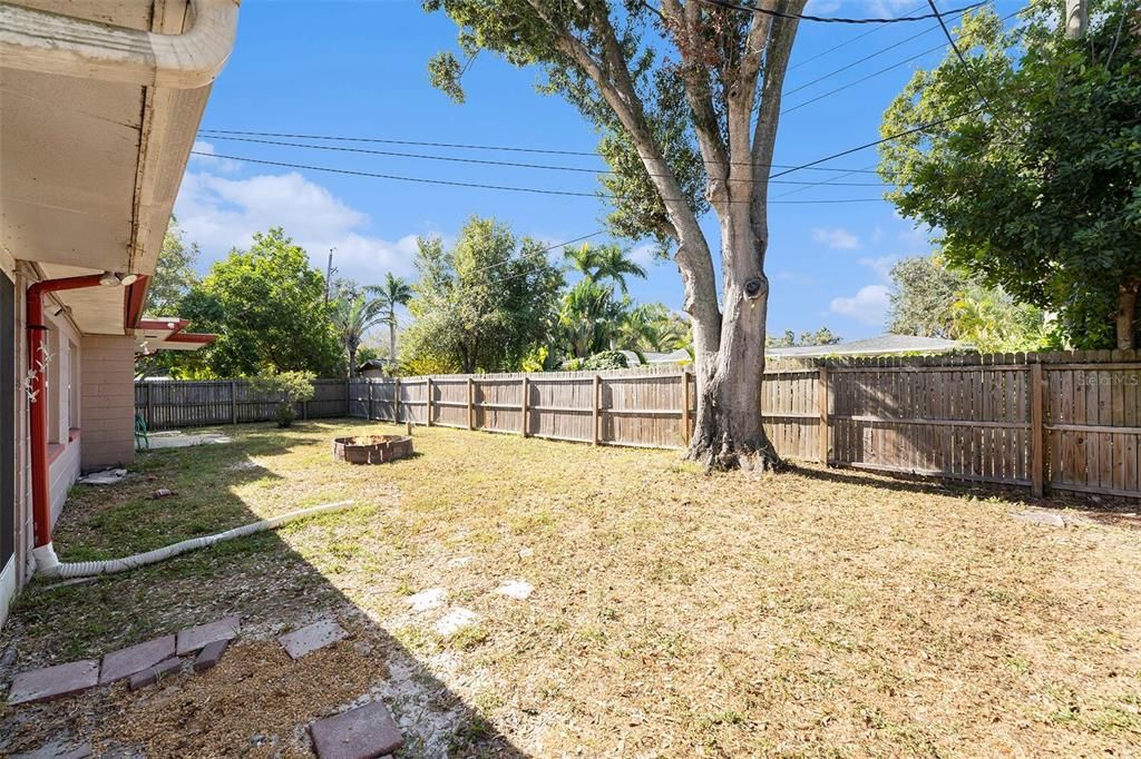 For Sale: $410,000 (3 beds, 2 baths, 1696 Square Feet)