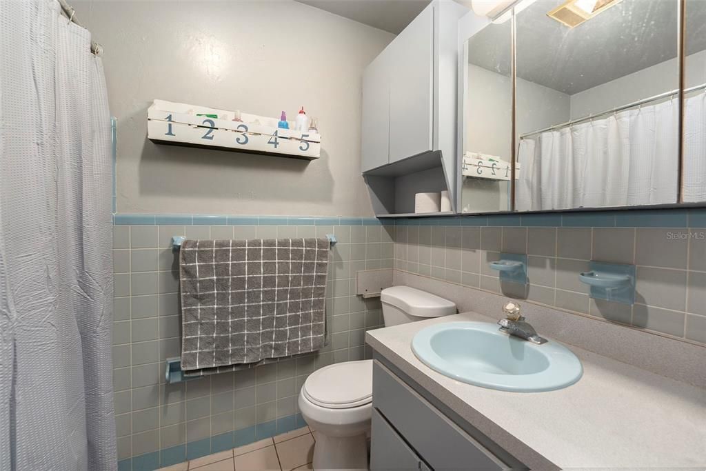 For Sale: $410,000 (3 beds, 2 baths, 1696 Square Feet)