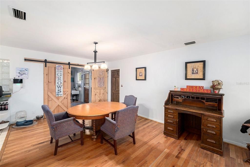 For Sale: $410,000 (3 beds, 2 baths, 1696 Square Feet)