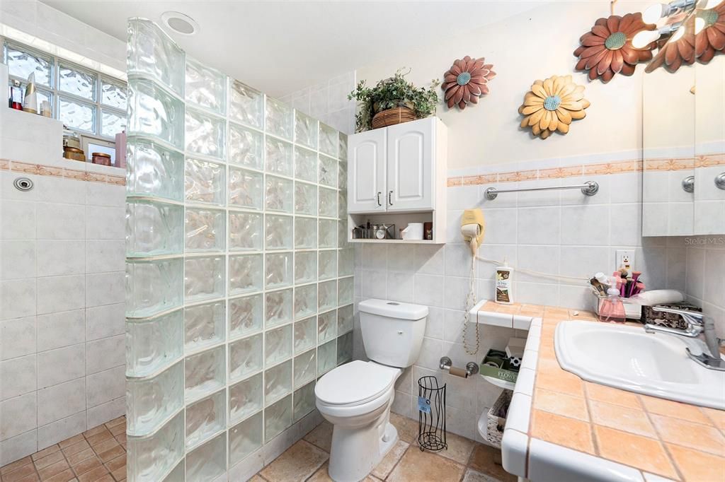 For Sale: $410,000 (3 beds, 2 baths, 1696 Square Feet)