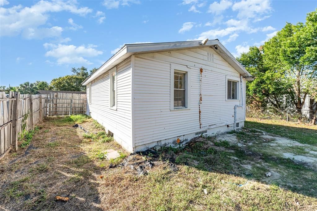 待售: $99,900 (2 贝兹, 2 浴室, 720 平方英尺)