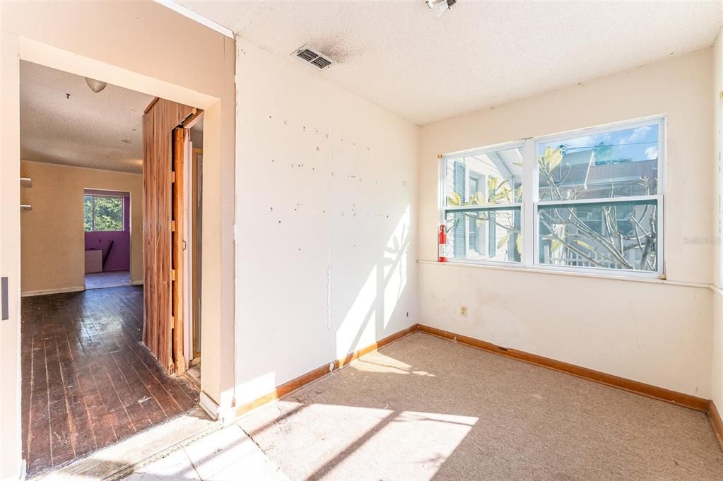 待售: $99,900 (2 贝兹, 2 浴室, 720 平方英尺)