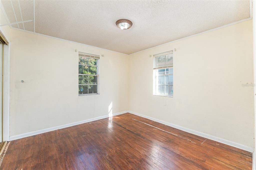 待售: $99,900 (2 贝兹, 2 浴室, 720 平方英尺)