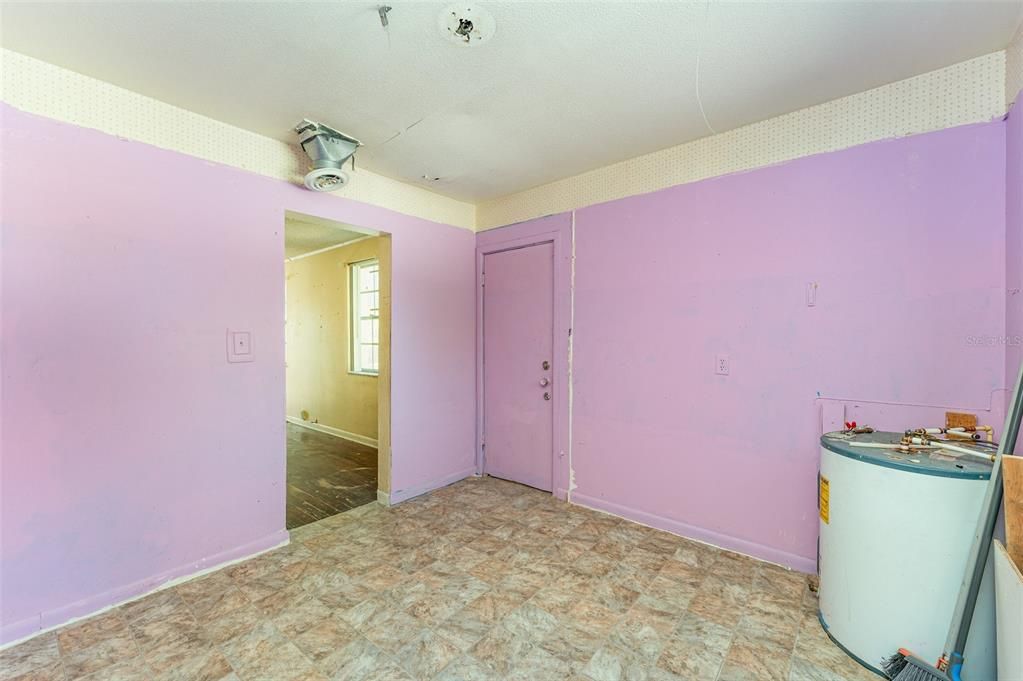 待售: $99,900 (2 贝兹, 2 浴室, 720 平方英尺)