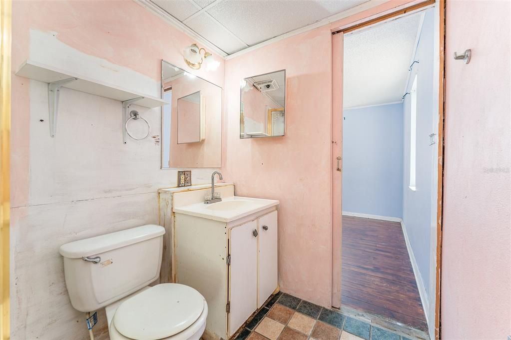 待售: $99,900 (2 贝兹, 2 浴室, 720 平方英尺)