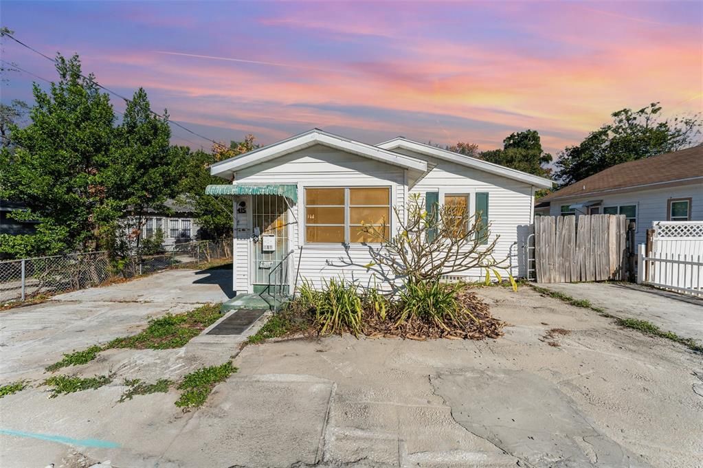 待售: $99,900 (2 贝兹, 2 浴室, 720 平方英尺)