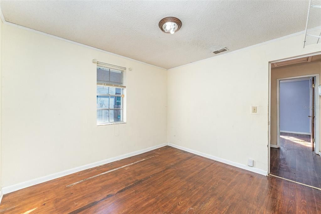 待售: $99,900 (2 贝兹, 2 浴室, 720 平方英尺)