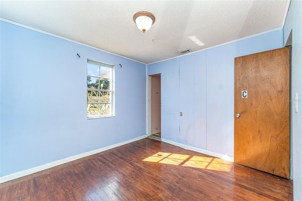 待售: $99,900 (2 贝兹, 2 浴室, 720 平方英尺)