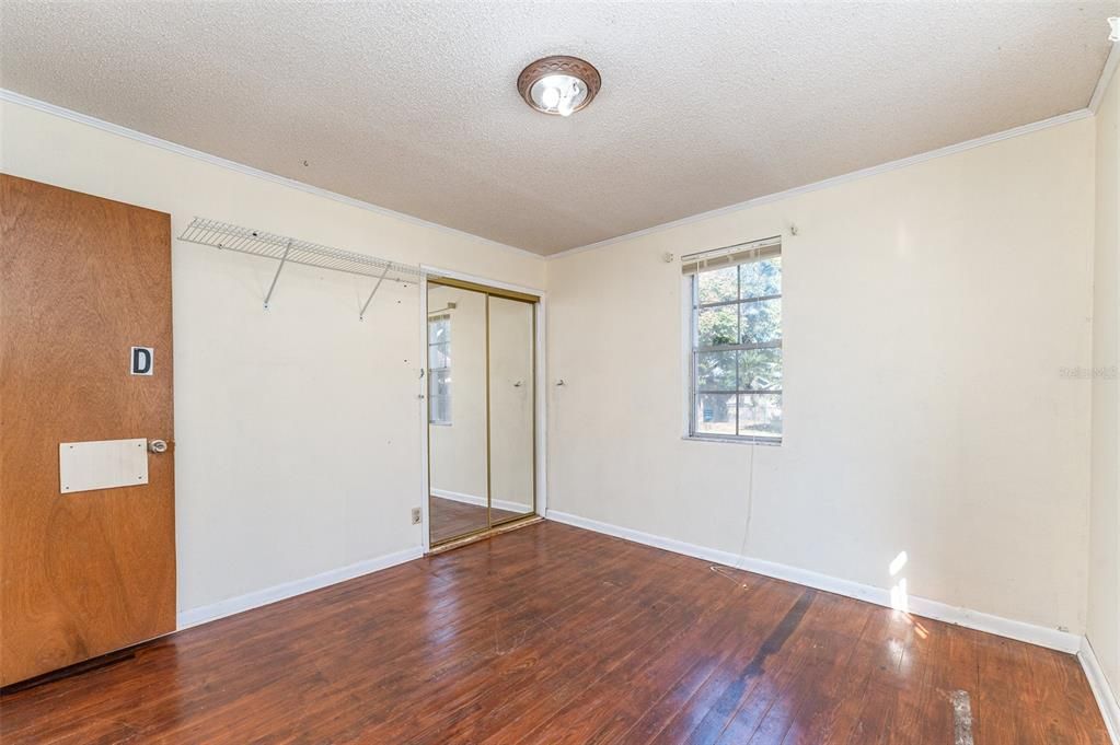 待售: $99,900 (2 贝兹, 2 浴室, 720 平方英尺)